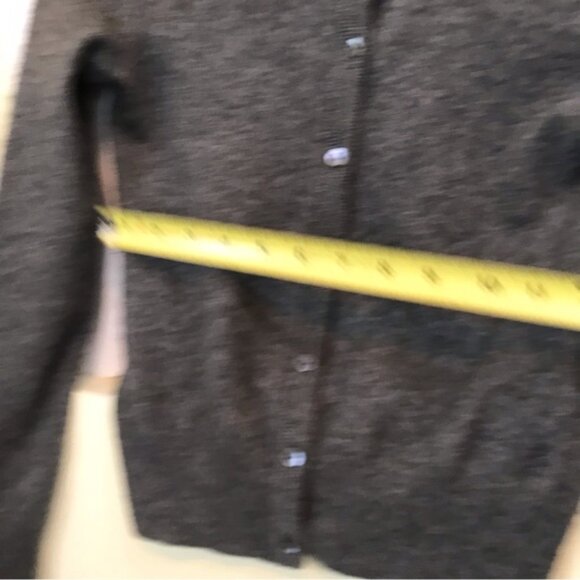 Aritzia Talula Babaton 100% Cashmere Cardigan Sweater Button up Crew Neck Grey S - Picture 13 of 15